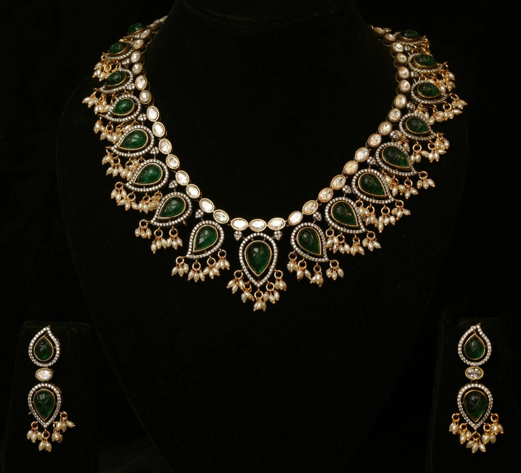 A Glint of Red and Green: Choker Craft Secrets