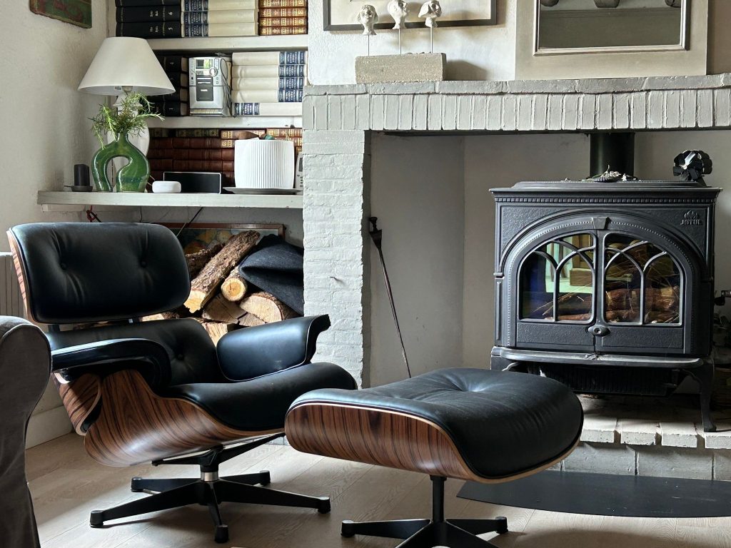 Fix a DIY Furniture Dilemma With a Better Wishbone Chair Replica Fix a DIY Furniture Dilemma With a Better Wishbone Chair Replica